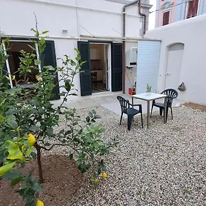  Appartamento Davantialmare Italia